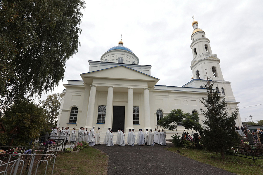 Великое освящение Казанского храма села Дединово